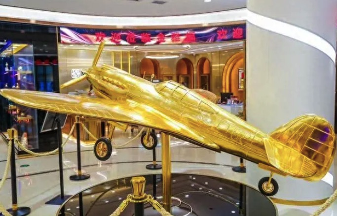 长3.2米，翼展3.8米，3D打印飞虎队战斗机黄金贴金摆件获吉尼斯世界纪录