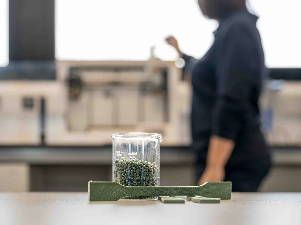 ECOFAP基于皮革废料开发再生3D打印材料，用于制作鞋底和鞋跟