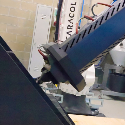 Caracol利用机器人大幅面增材制造技术生产跑车车顶，27小时内交付汽车级零部件