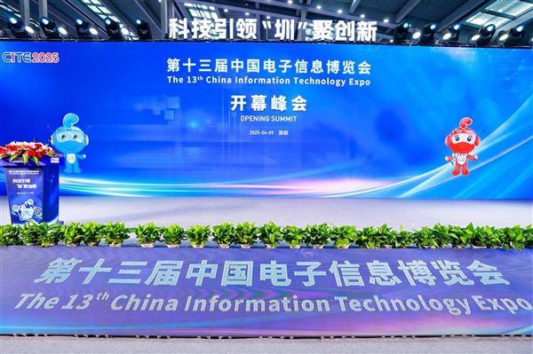 1128GB海量显存！七彩虹首款DeepSeek一体机亮相