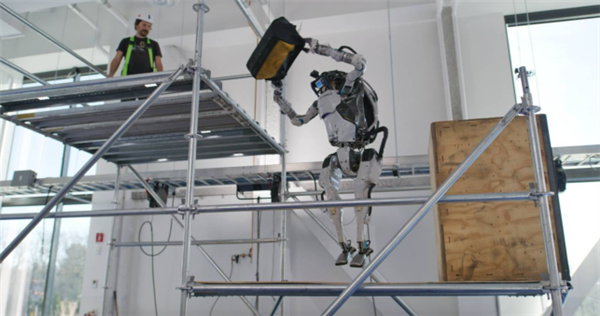 为了让机器人跑起来 人类用了60年