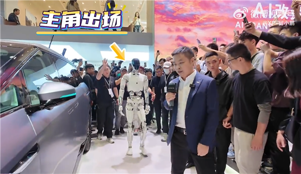 身高178cm小鹏机器人IRON亮相：即将奔赴工厂和门店“打工”