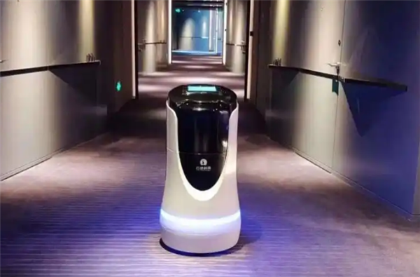 酒店机器人3年亏了8个亿：并不能节约人工成本