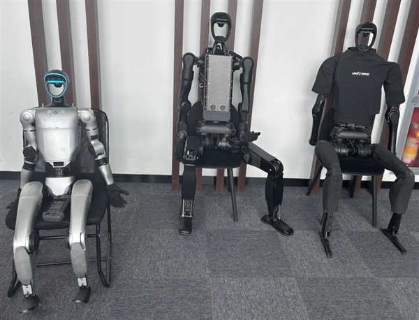 “狗啃的” 楼梯 网上酷炫的宇树 现实里是这个样的