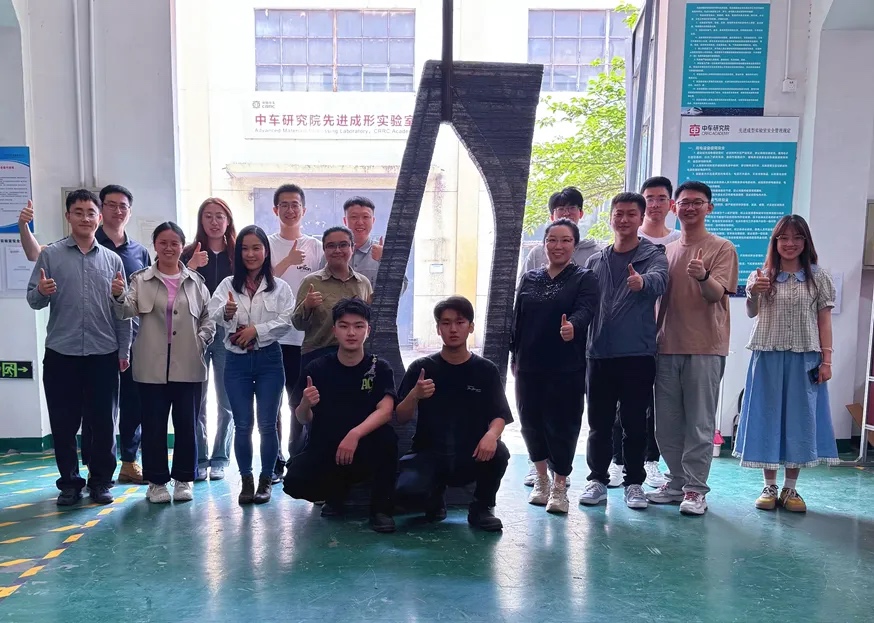 中车研究院携融速科技、王义朋教授团队成功3D打印大尺寸高速列车车头窗框结构件