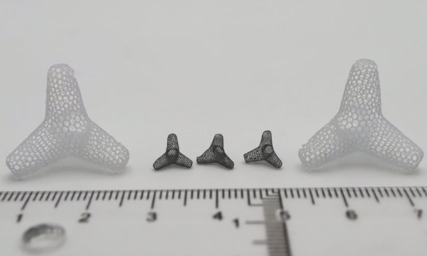 研究人员3D打印碳微晶格结构用于骨组织再生平台，兼具结构完整性和细胞诱导特性