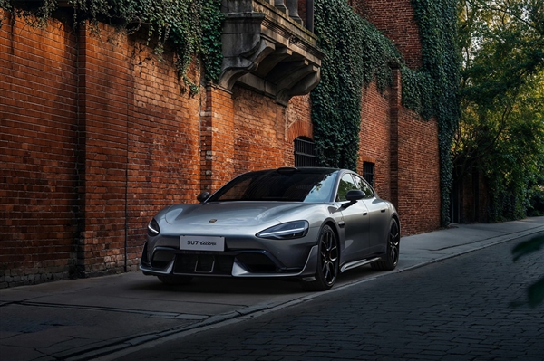 小米端到端辅助驾驶1000万Clips版全量推送 雷军：加减速更柔和