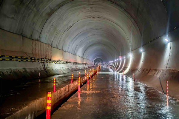 国内首个！隧道与地下空间领域垂直大模型发布：1200亿条工程建造数据