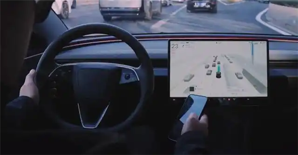 特斯拉又引争议！向疲劳驾驶者推FSD 业内：这是在鼓励不安全用车