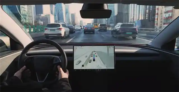 特斯拉又引争议!向疲劳驾驶者推FSD 业内:这是在鼓励不安全用车