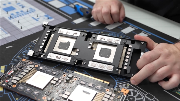 仅仅1万元！华为Atlas 300I DUO AI推理卡首次拆解：双芯合体 薄如蝉翼