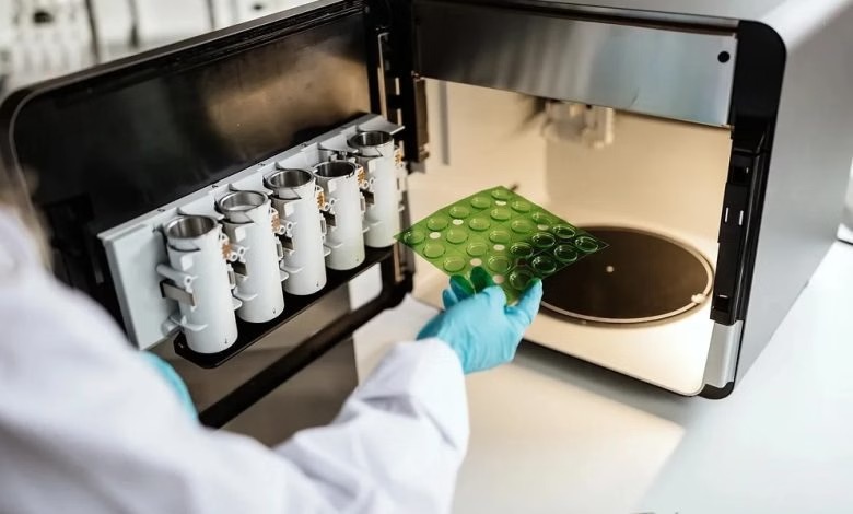 比传统人工配药速度快4倍，CurifyLabs发布新一代个性化3D打印药物平台