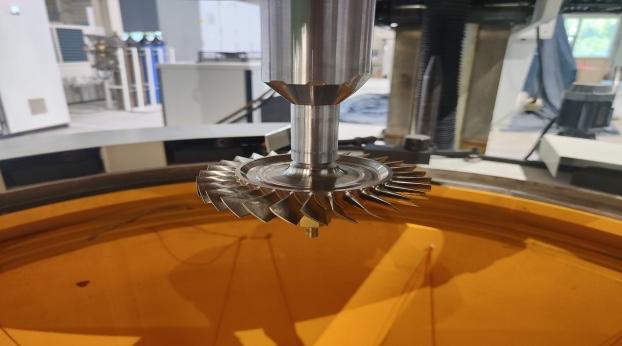 国产“彩色”金属3D打印航空发动机整体涡轮叶盘首次通过点火试车考核