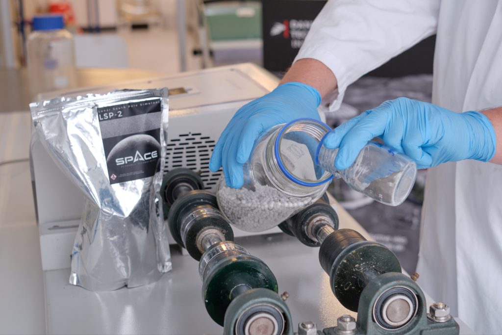 处理前的月球风化层模拟物制备