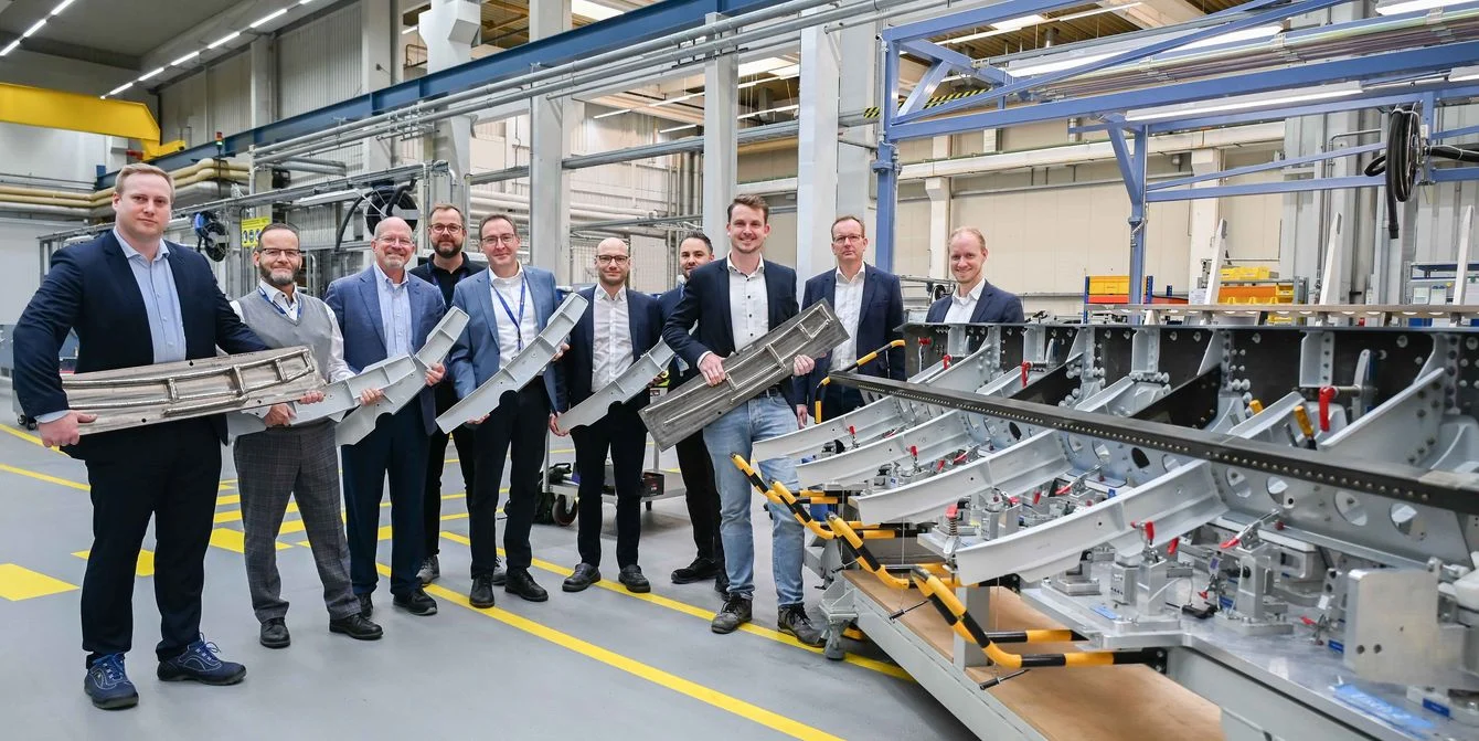 将w‑DED部件安装到A350货舱门周围区域