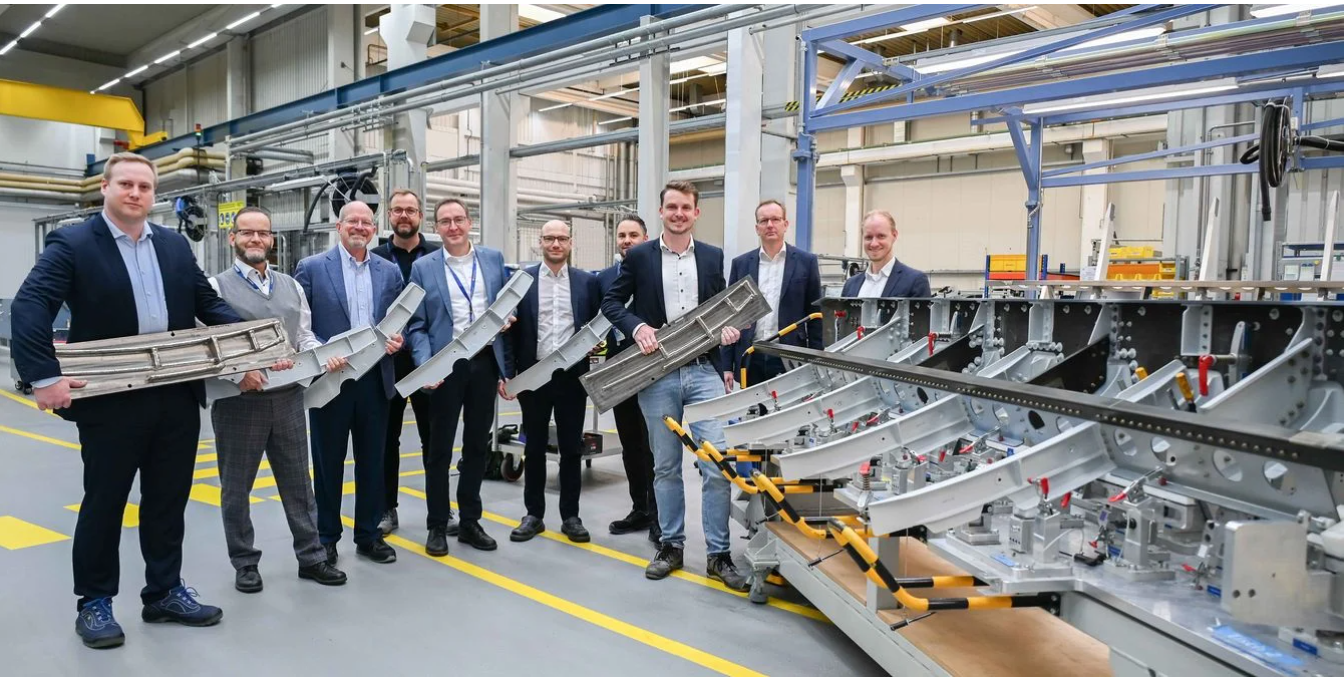 将W-DED部件安装到A350的货舱门周围区域