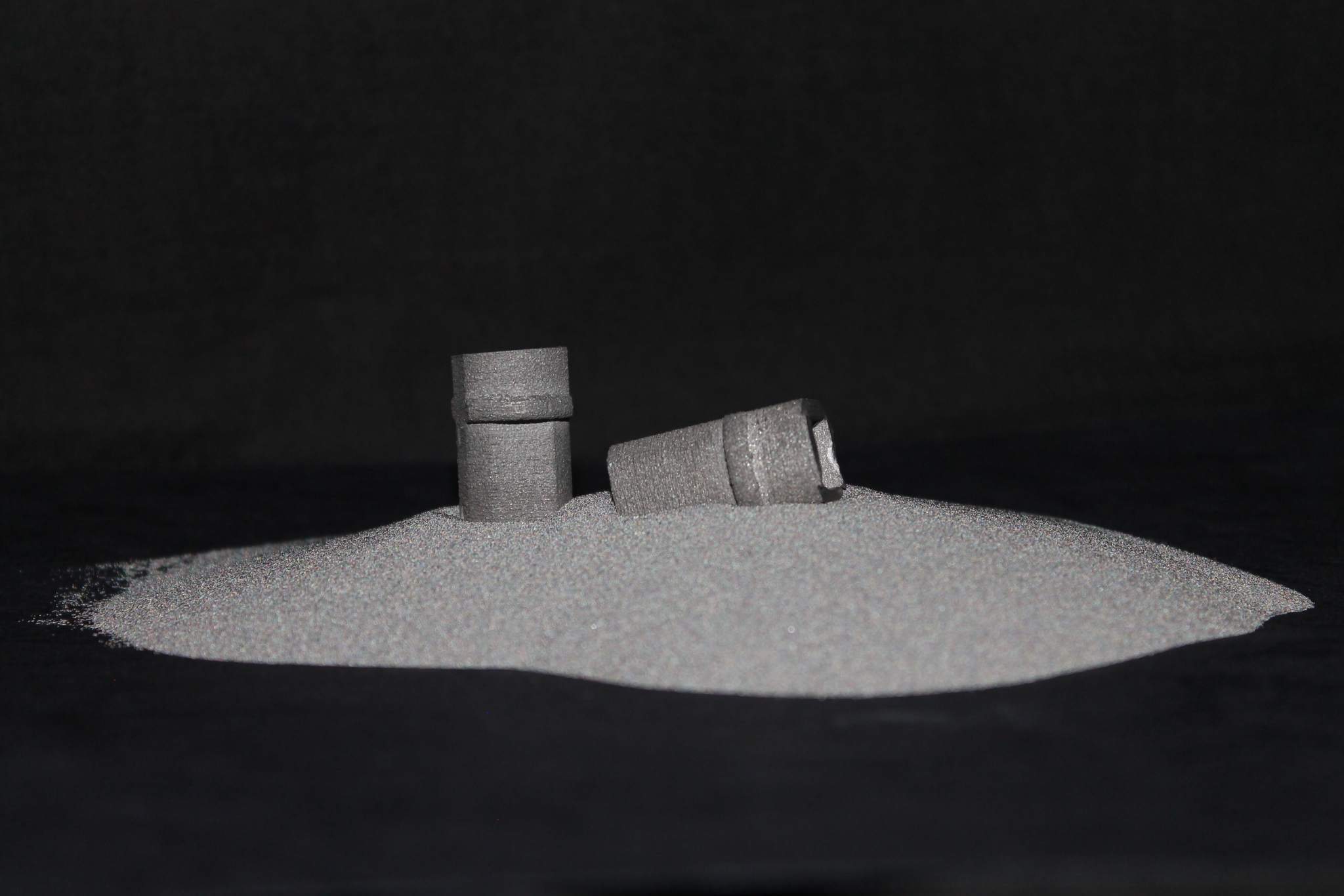 Metalysis公司生产的钛零件和钛粉