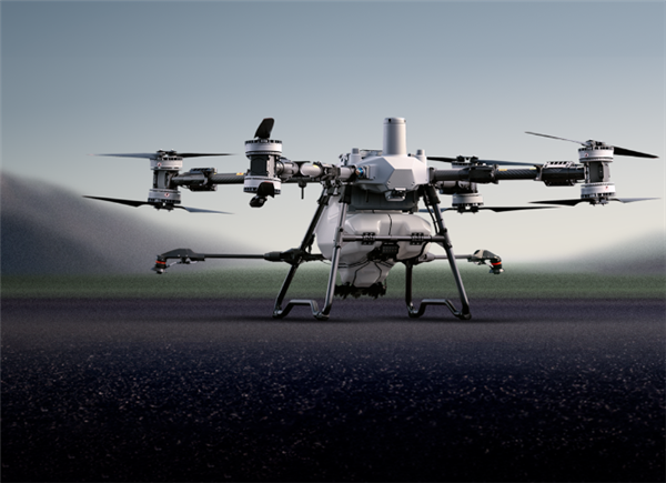 离地高度超10米 重大安全隐患！飞手用农用无人机吊人上山 大疆：吊销操作证书