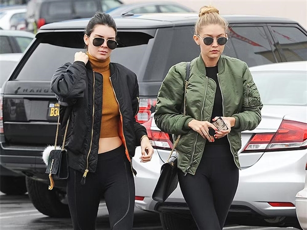 回到2016：赶在AI、战争和短视频到来之前