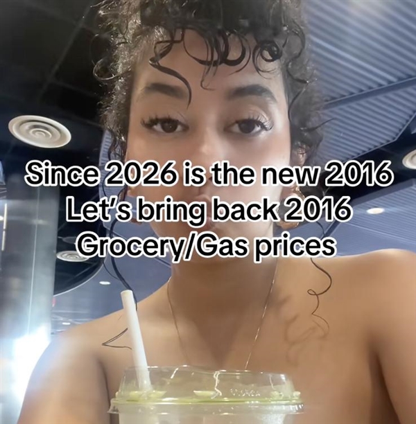 回到2016：赶在AI、战争和短视频到来之前