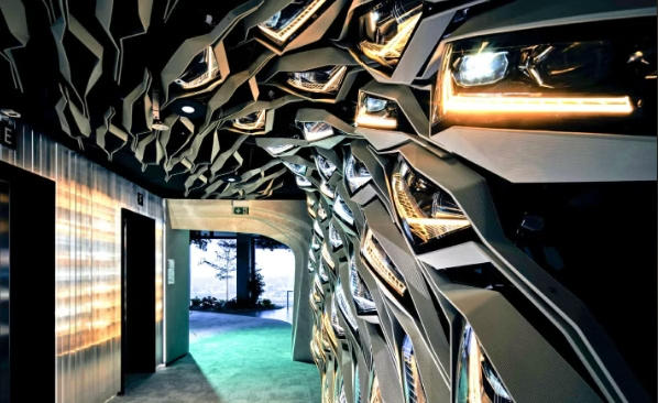 斯柯达总部墙面照明装置落地：50个速派大灯 + 机器人非平面3D打印技术