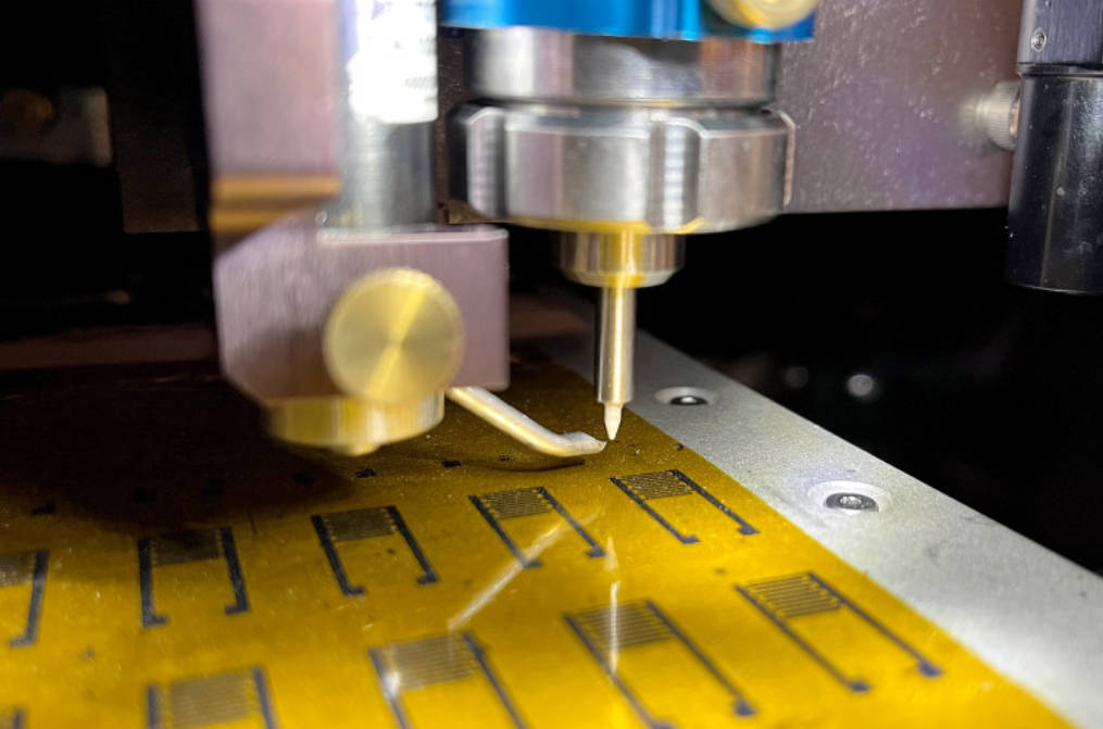 西北大学团队创造出能与脑细胞对话的3D打印神经元