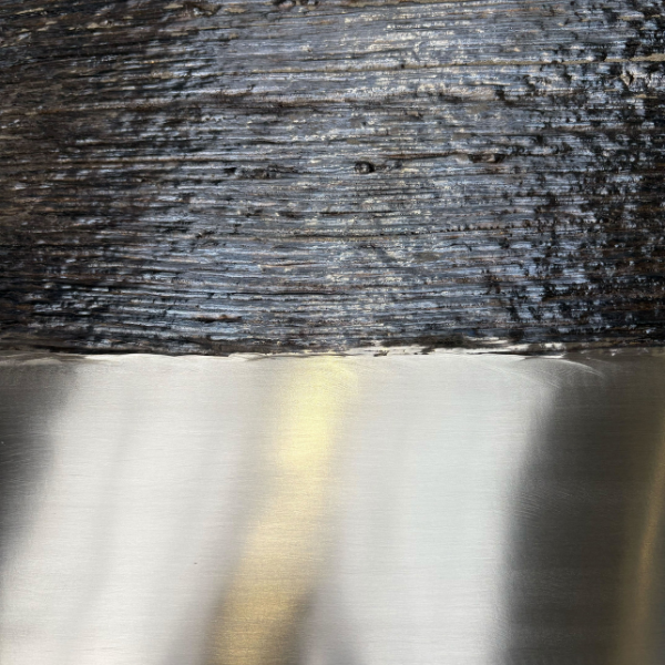 WAAM 3D打印金属部件层状沉积结构特写。