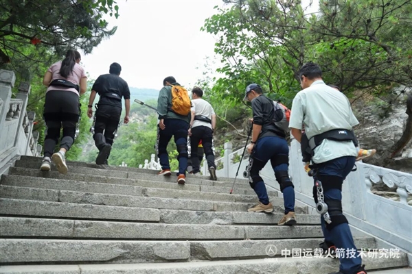 登山外挂来了！火箭院智行外骨骼机器人完成首测：省力一半
