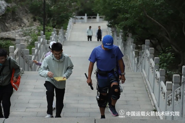 登山外挂来了！火箭院智行外骨骼机器人完成首测：省力一半