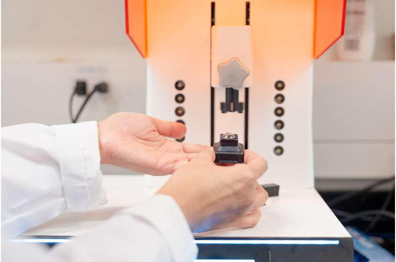 滑铁卢大学新型硅胶材料与3D打印技术结合，有望彻底改变隐形眼镜的生产方式