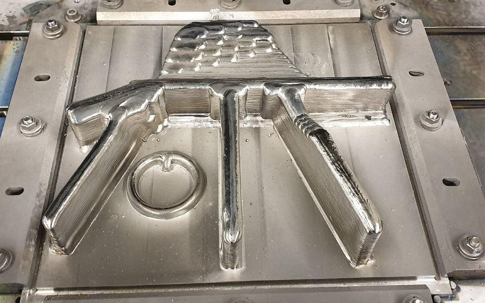线材DED金属3D打印生产大型钛合金飞机零部件示意 线材DED金属3D打印生产大型钛合金飞机零部件示意
