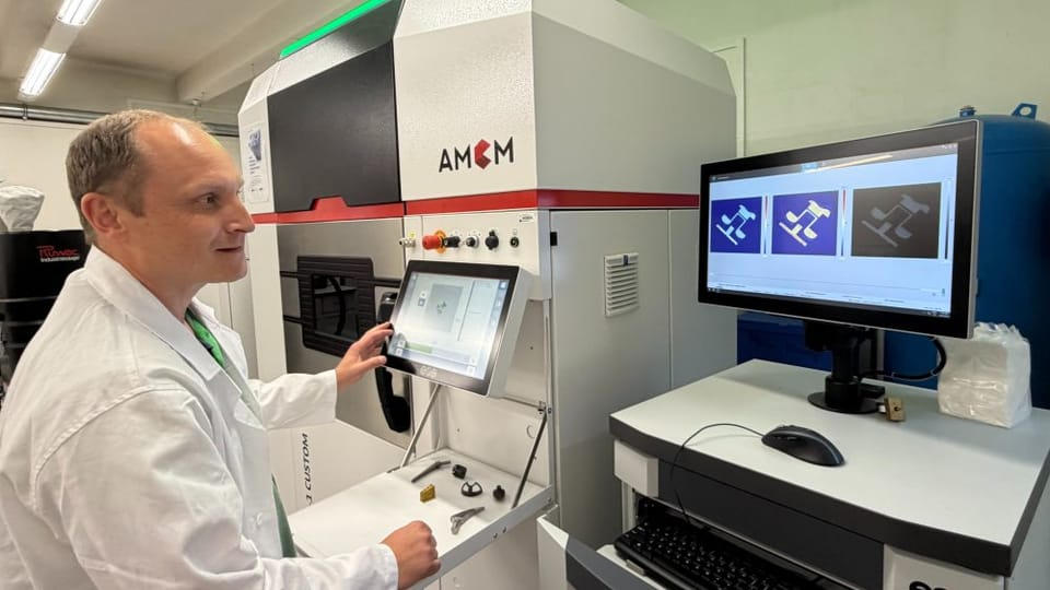 捷克科学家开发3D打印多孔关节植入物：钛合金微孔可加载药物缓释