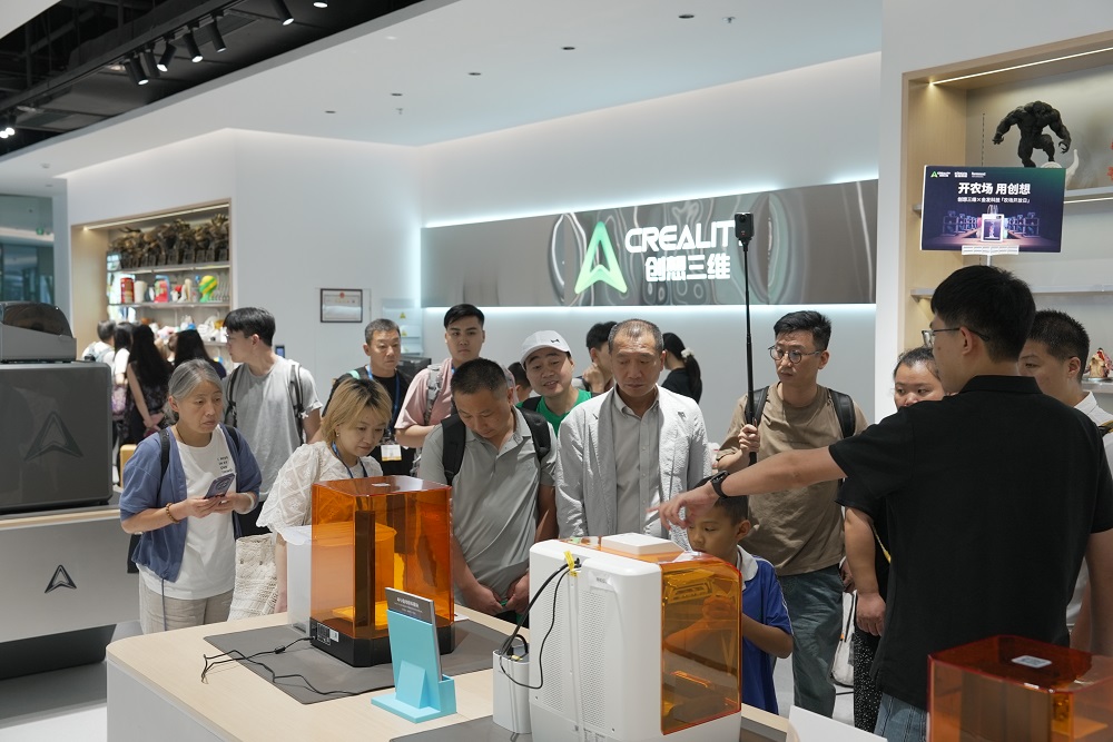 09 线下店参观2.jpg