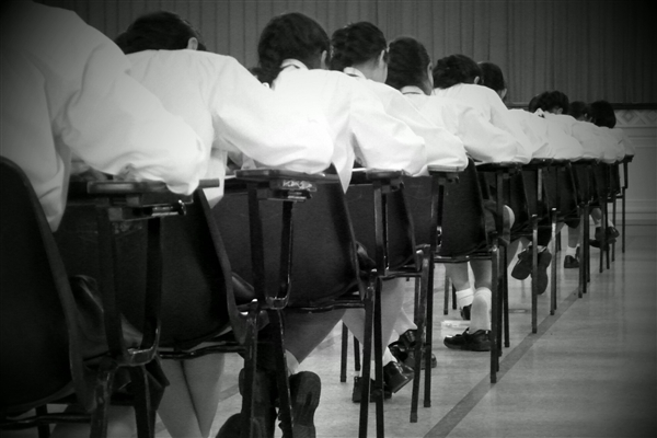 人工智能大规模走进课堂！全国小学初中已全部替换新教材：难度降低 实现提质减负